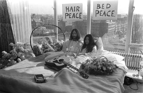 Jon Lennon and Yoko Ono in their bed
